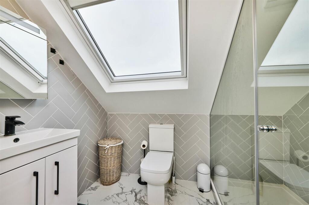 James_Anderson_-_Lower_Richmond_Road_London__SW14_