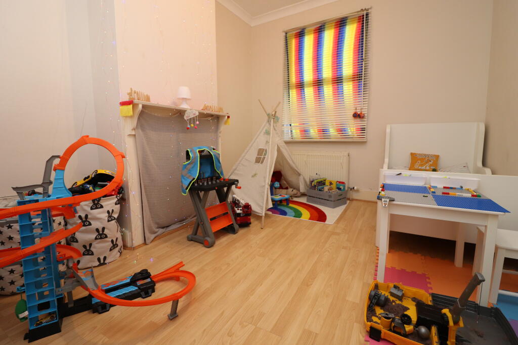 BEDROOM 2