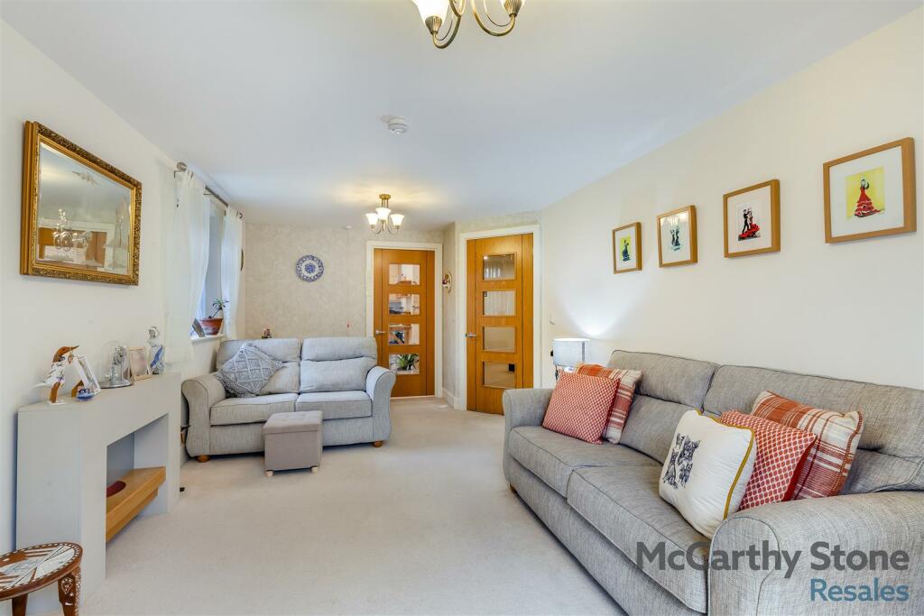 8629728-interior03.jpg