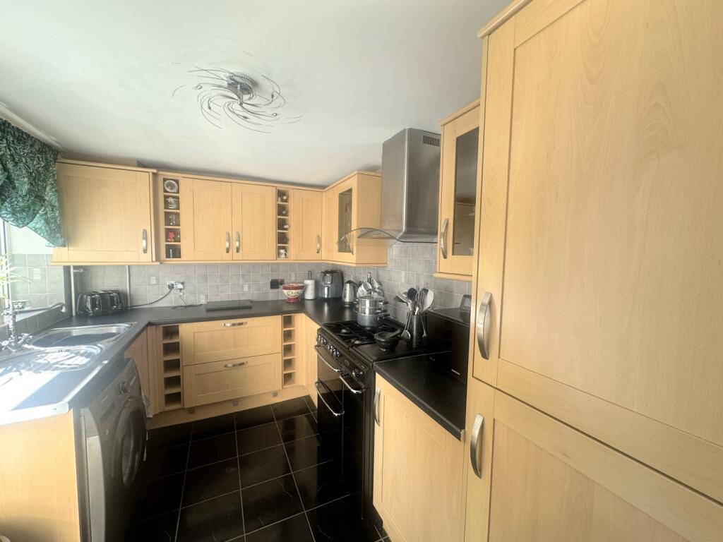 12152F75-024C-40D3-BEE1-48F068B18643