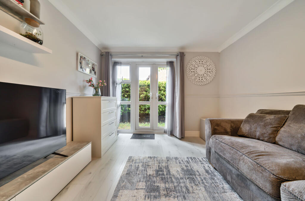 1299983-5-6836c5e...