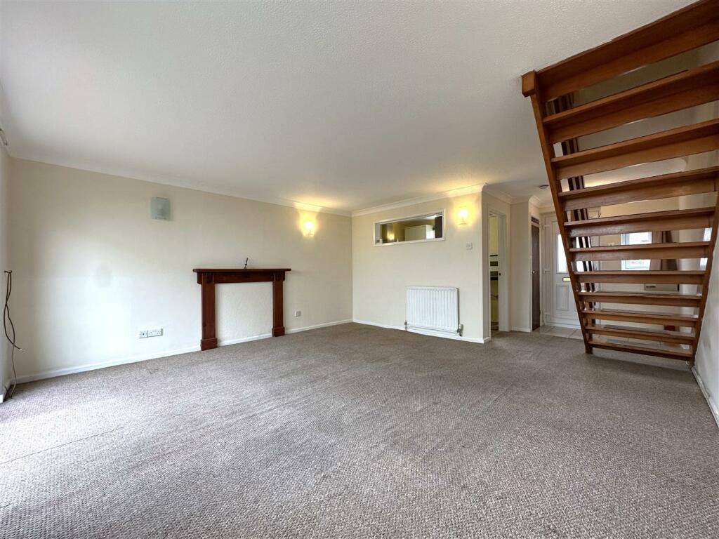 Spacious Living Room 825