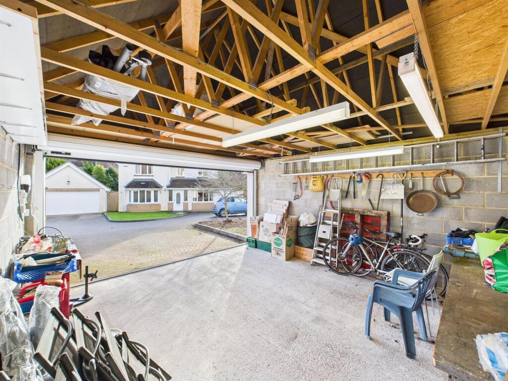 20 - 4 bed detached house.jpg