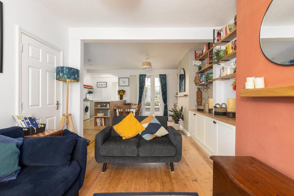 15 Stuart Street, BS5-21.jpg