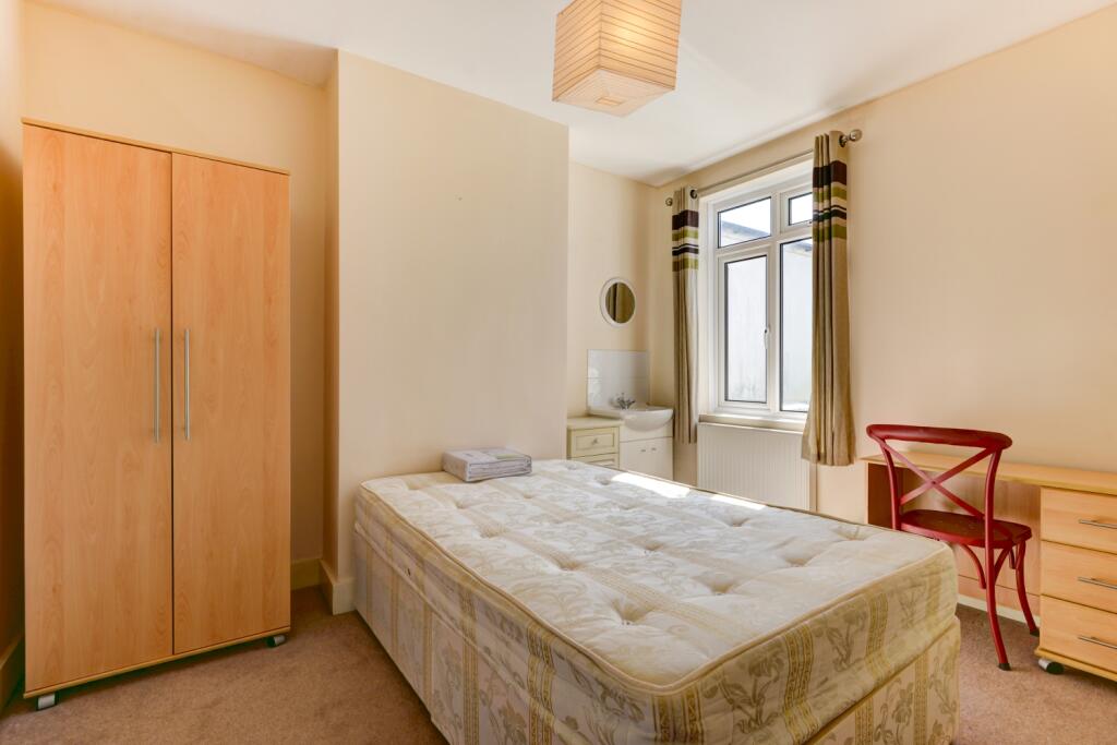 G4 83 Brading Road Bedroom 4