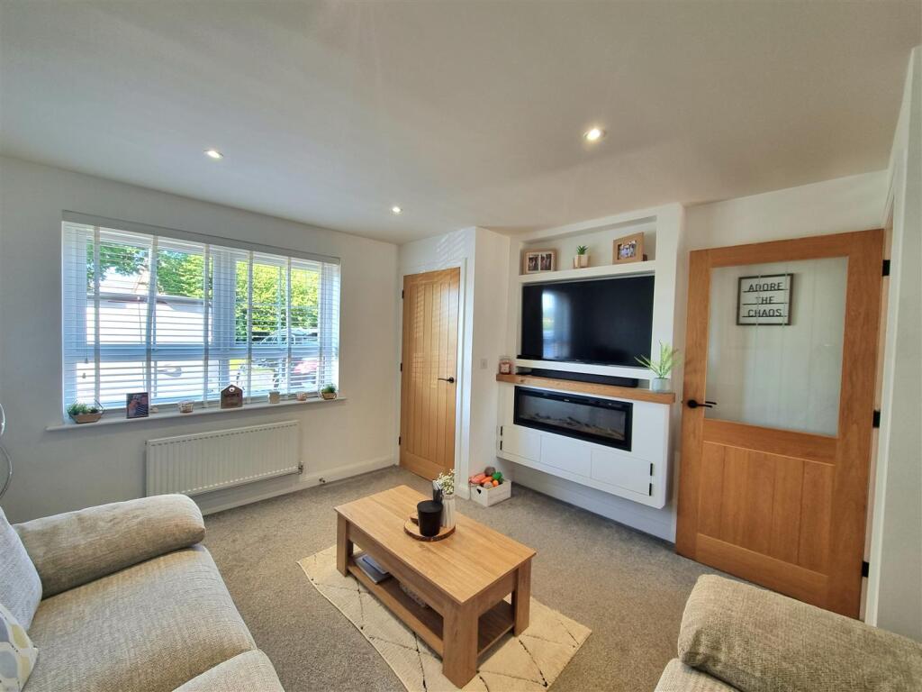 Sitting room 1.jpg