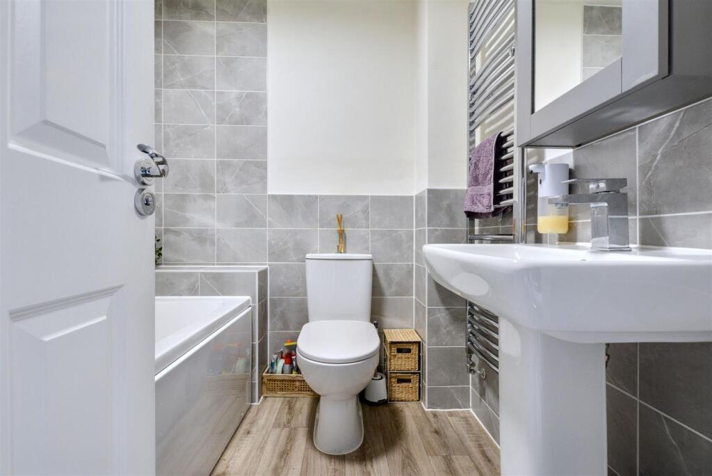 Bathroom_1.jpeg