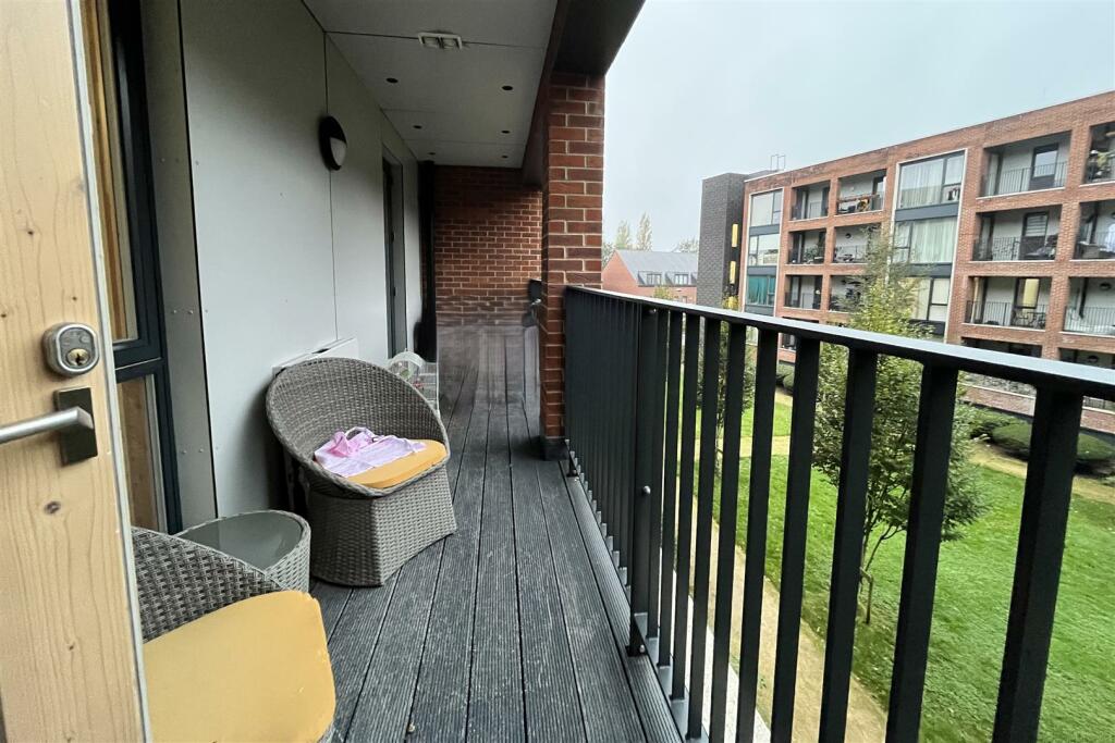 PRIVATE COVERED BALCONY