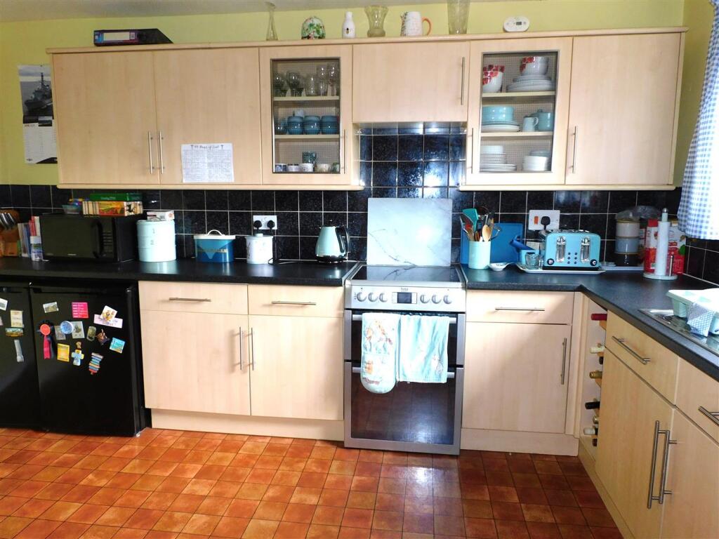 14 Mead Way Kitchen.JPG