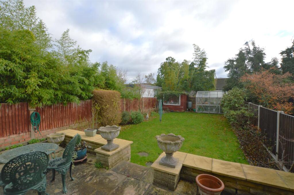 9 Villiers Avenue garden.JPG