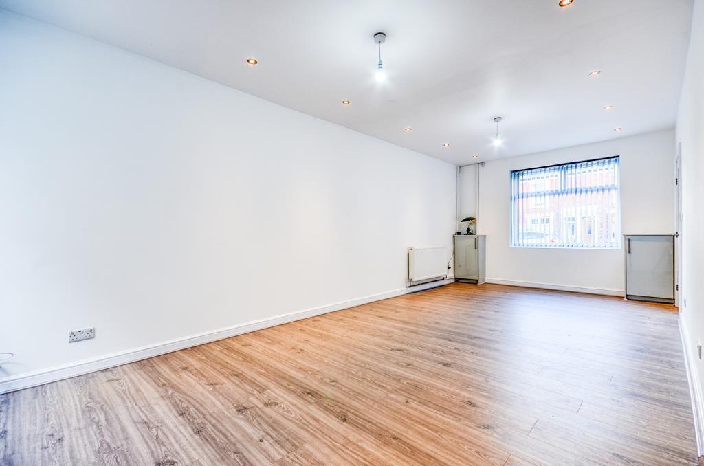 Large Through Lounge