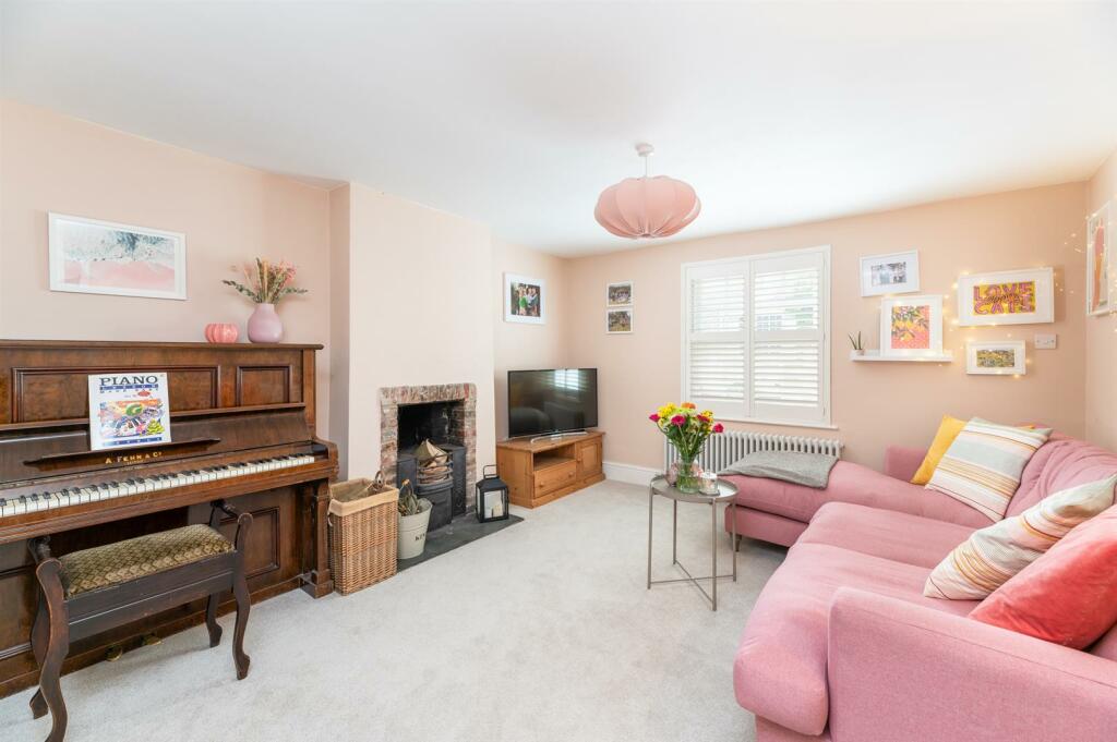 SITTING ROOM