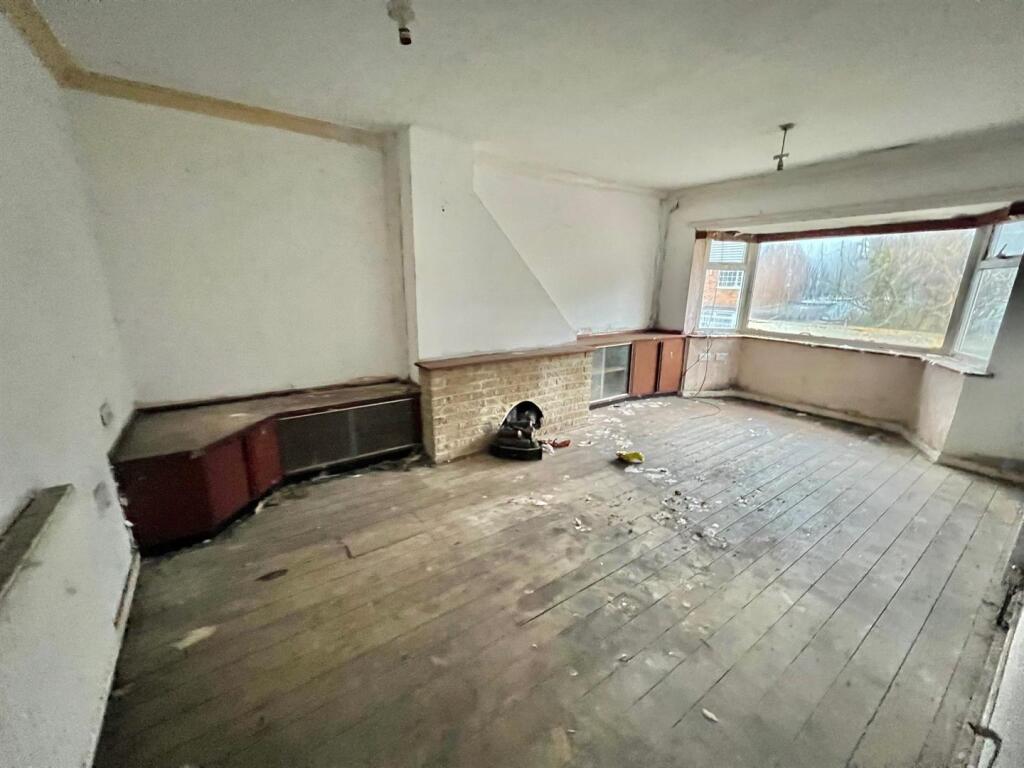 Bramleys Estate Agents - Woodfield Avenue - Greetl