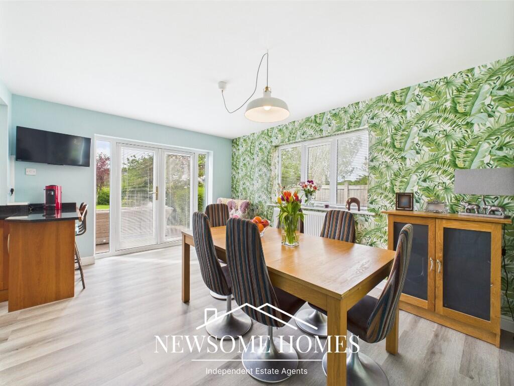 Kitchen/ Dining Room
