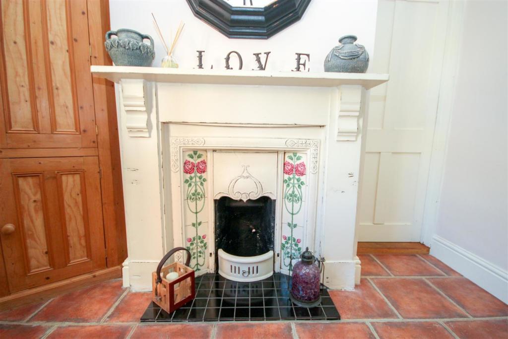 Fire place breakfast.jpg