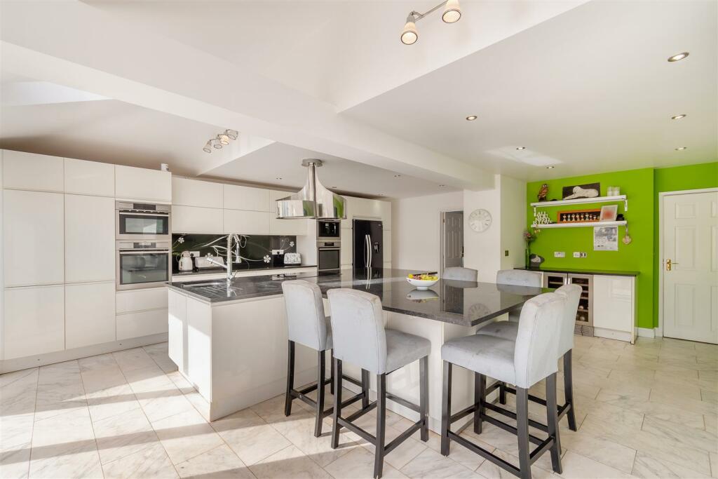 8608373-interior15.jpg
