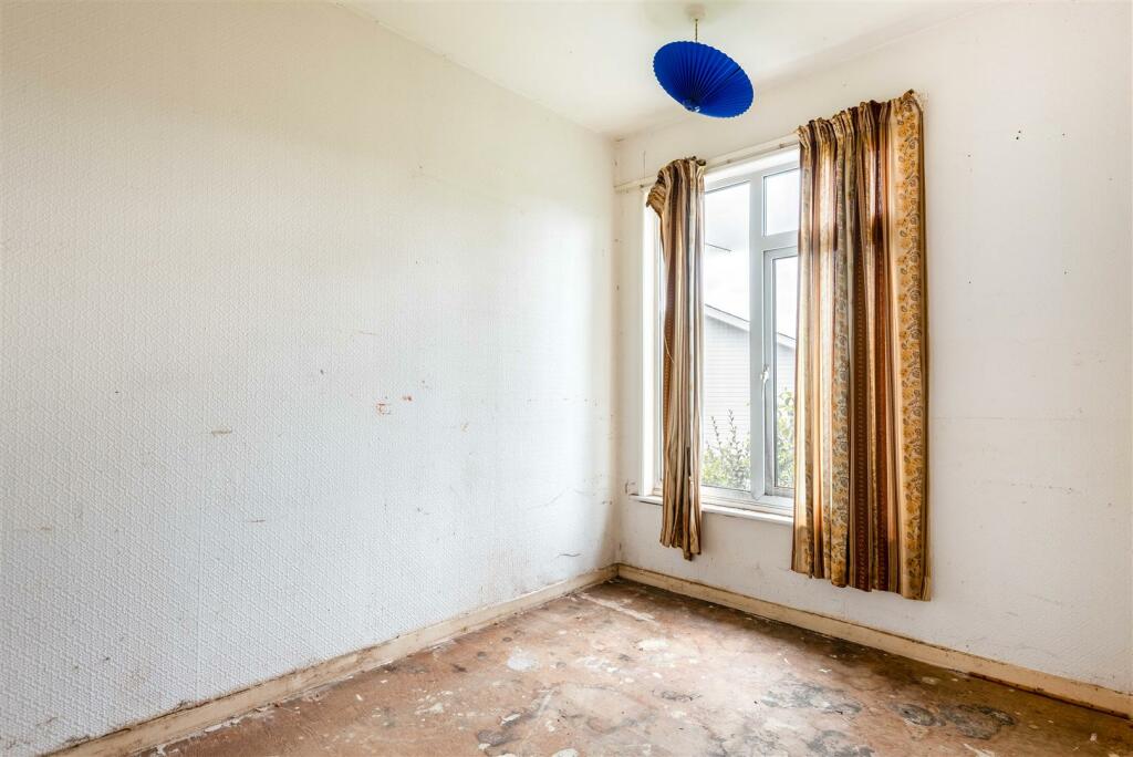 9 Hazlebarrow Close-13.jpg