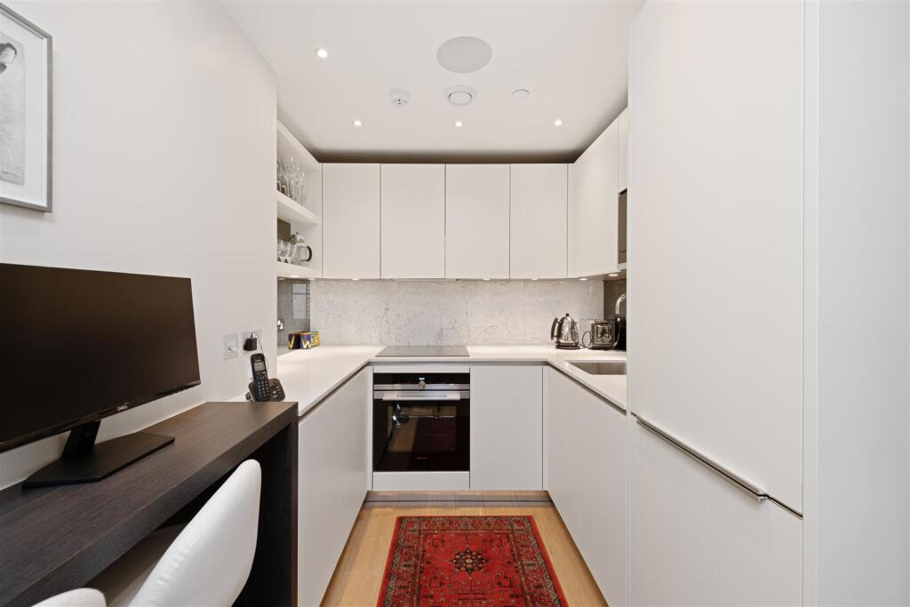 Flat 1, 22 Buckingham Gate Hi-7.jpg