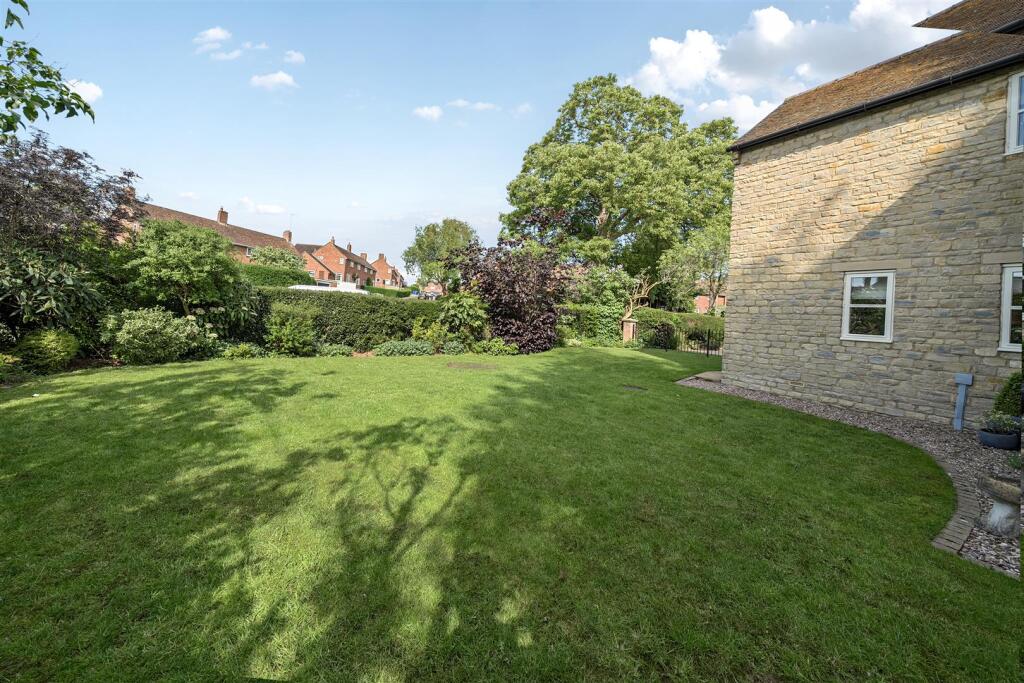 Sycamore House, 2 Mill Lane, Greens Norton (9).jpg