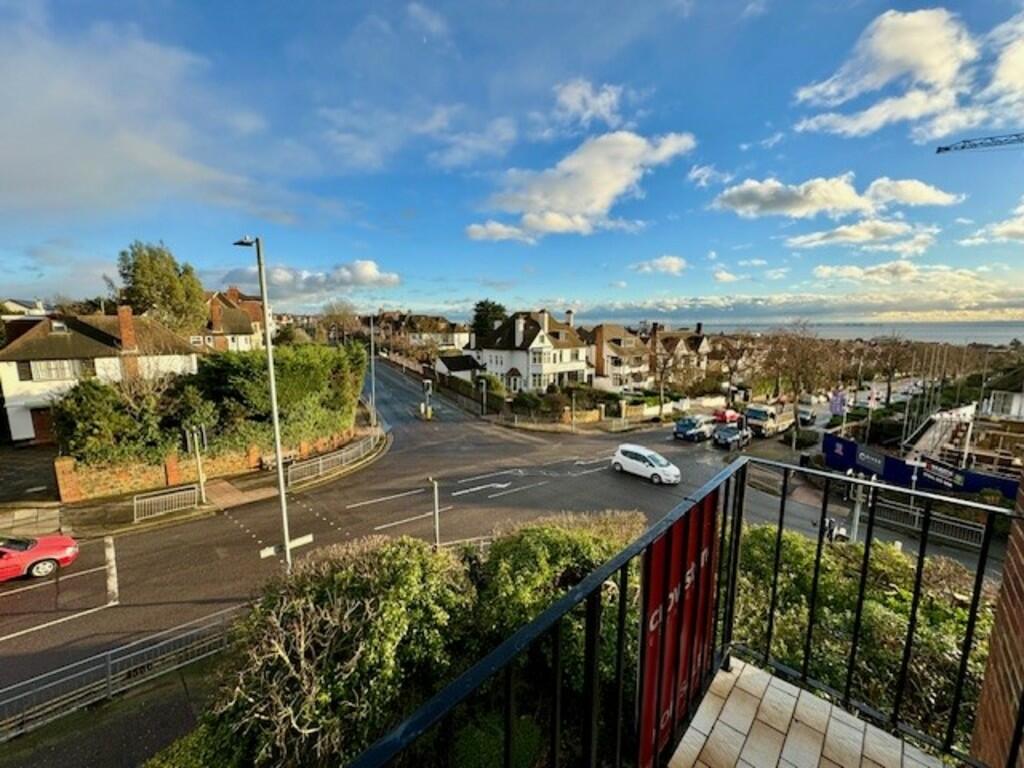 7 Kent Lodge balc...