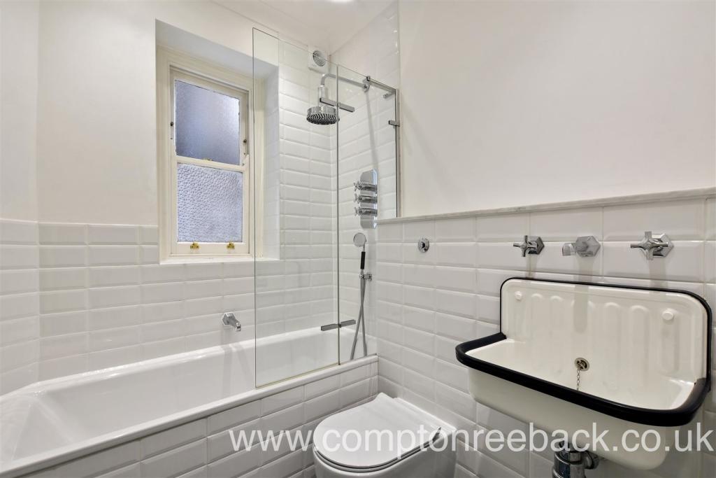 Delaware Mansions -Bathroom -Original.JPG