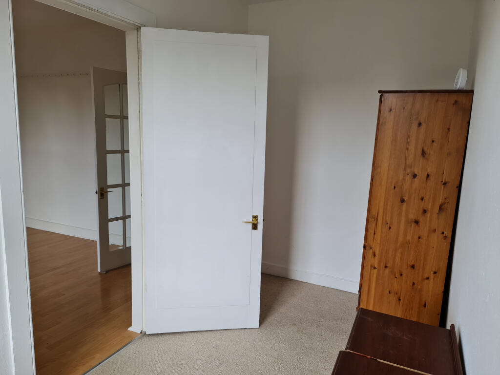 Bedroom 2 pic 2