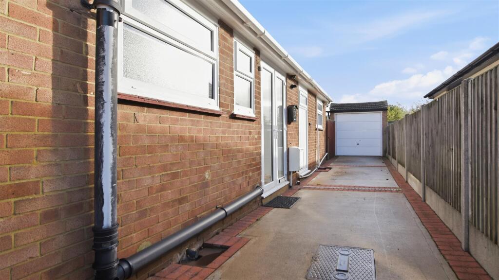 32 Bishopstone Drive (30).jpg