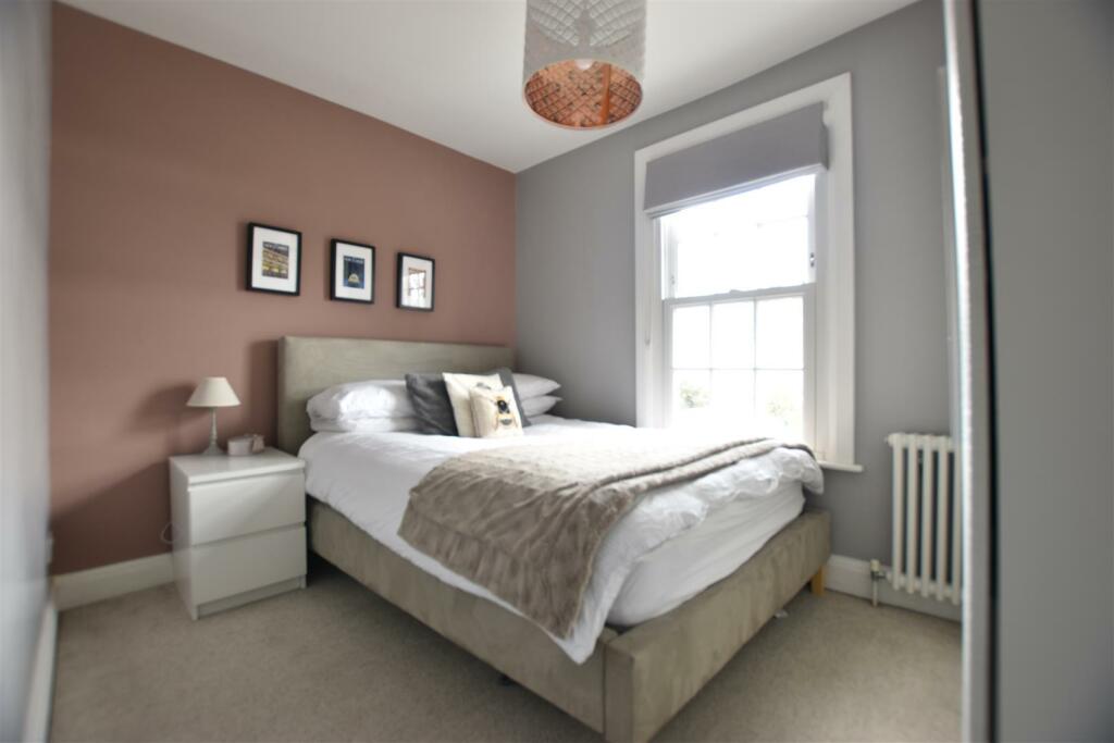 Bed2.JPG