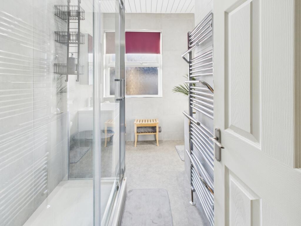 CAM04233G0-PR0038-STILL009