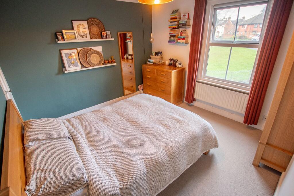 New Cross Road, Guildford, GU2