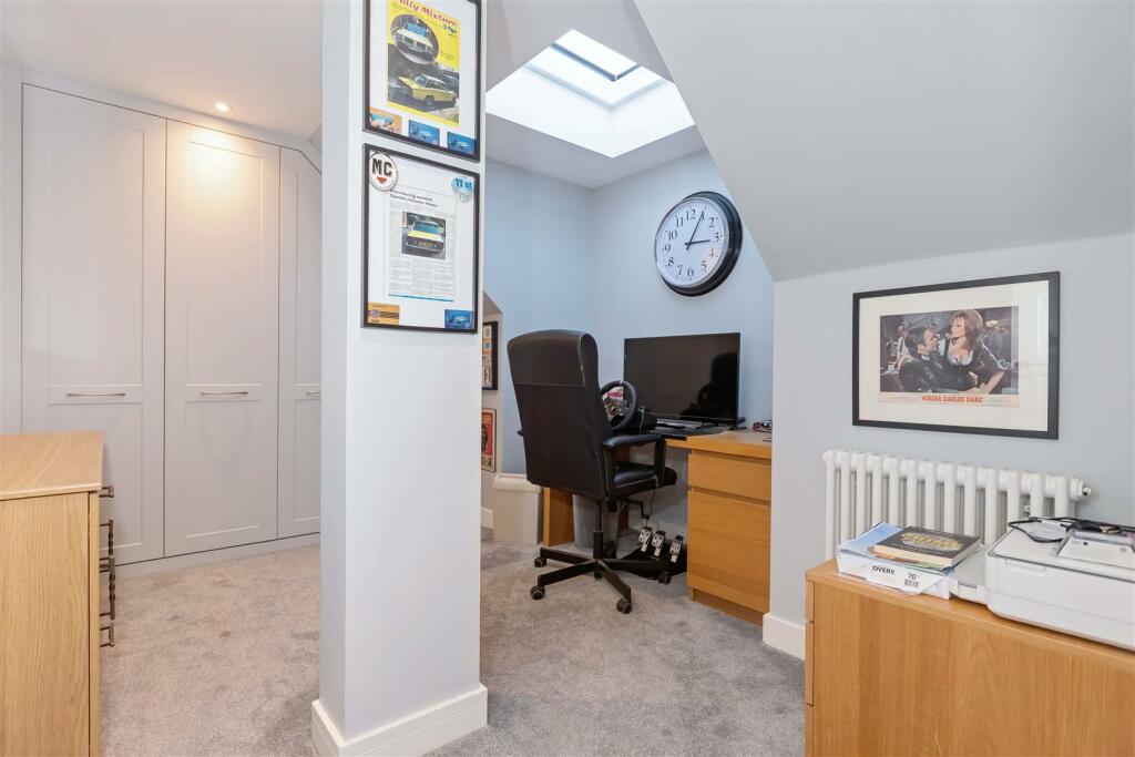 Hurston Close_21.jpg