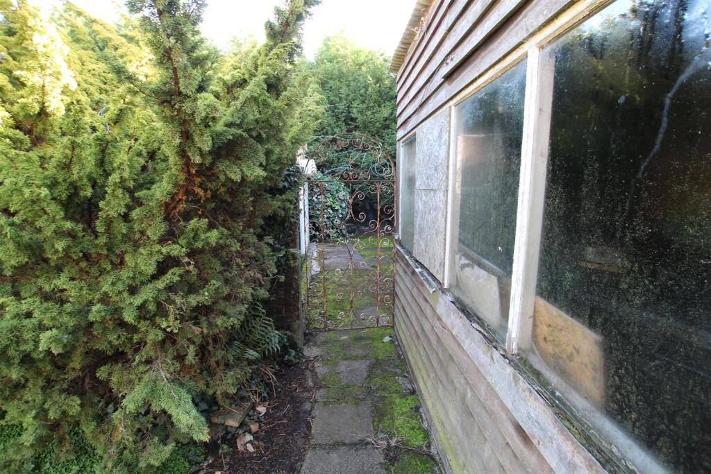 Rear Garden (4).JPG