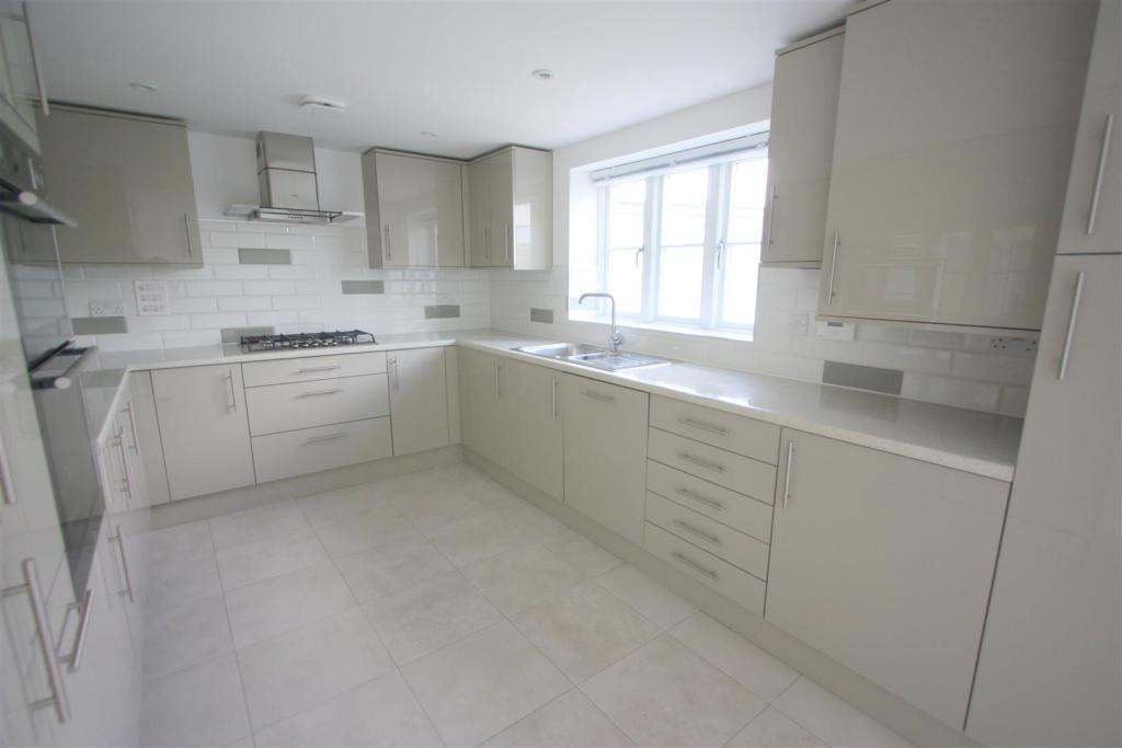 9 Stret Goryan Kitchen