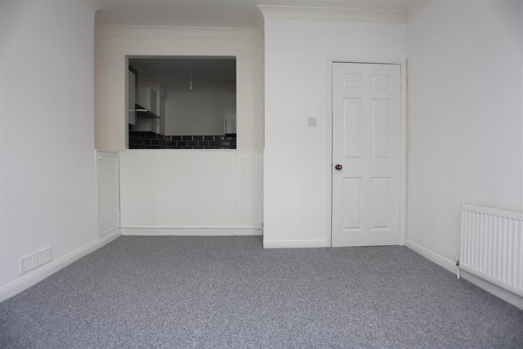 2, 29 Wareleigh Road Living Room (6).JPG