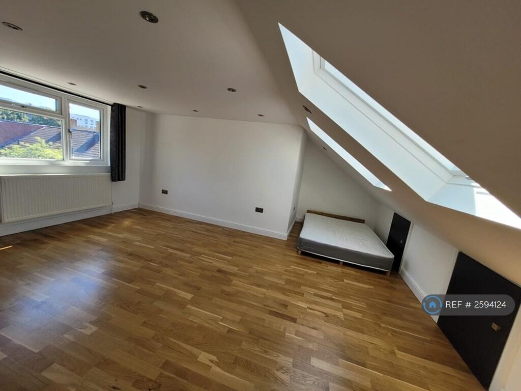 Huge Loft Room £1090