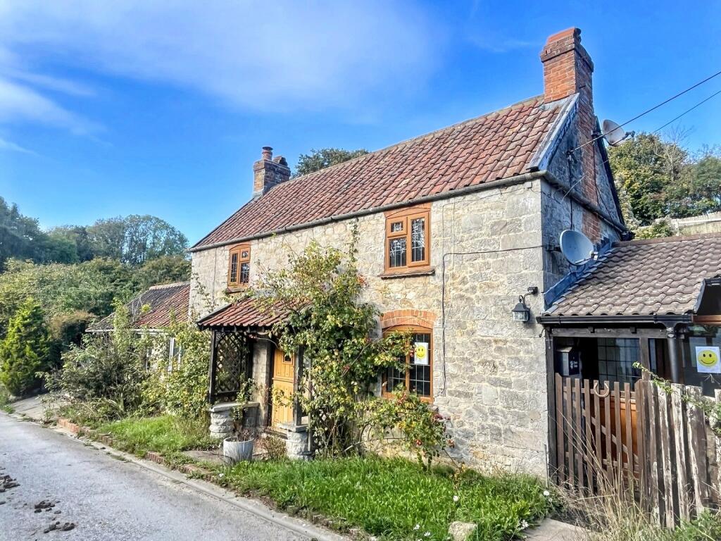 Canada Coombe, Hutton, Weston-super-mare, North Somerset. BS24 9US