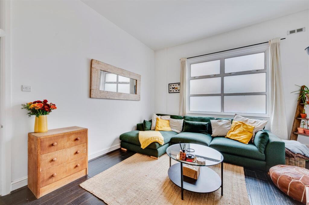 Daniels_136 Minet Avenue _002.jpg