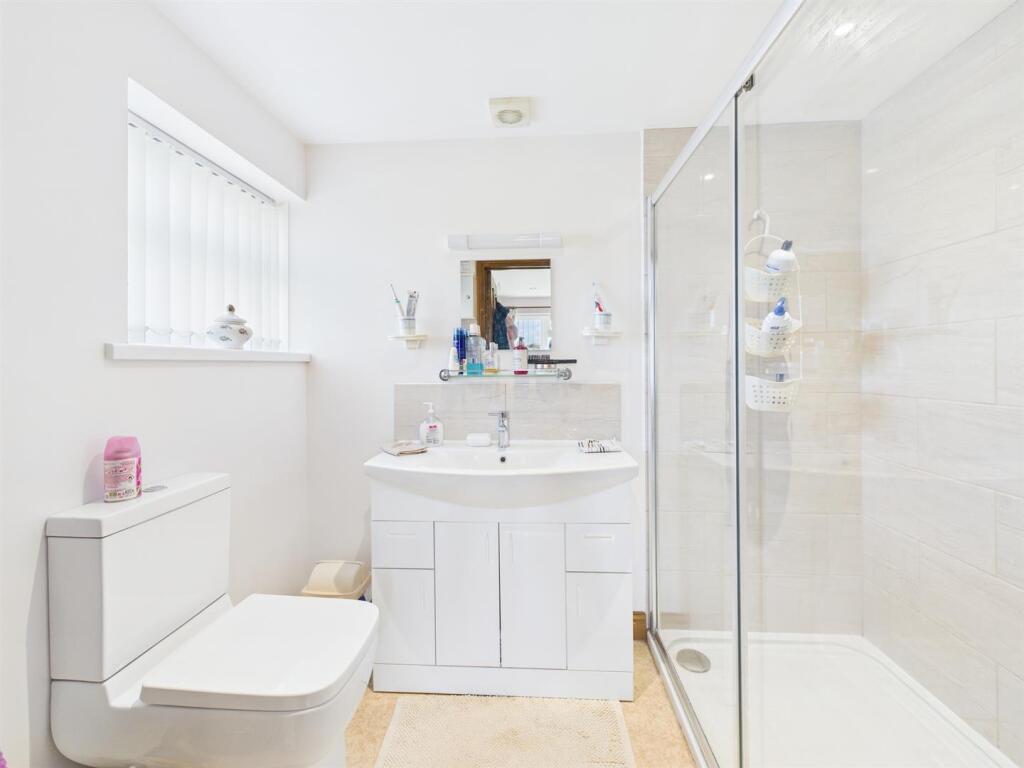 Bedroom En-Suite.jpg