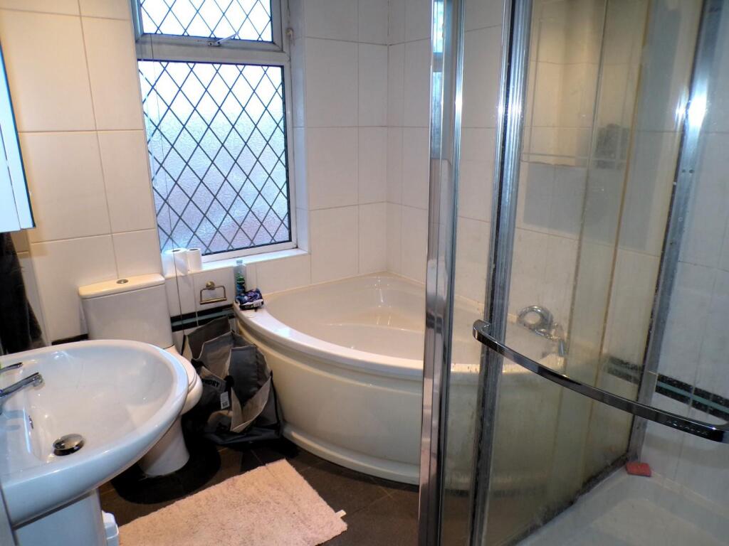 ARE293bath.JPG