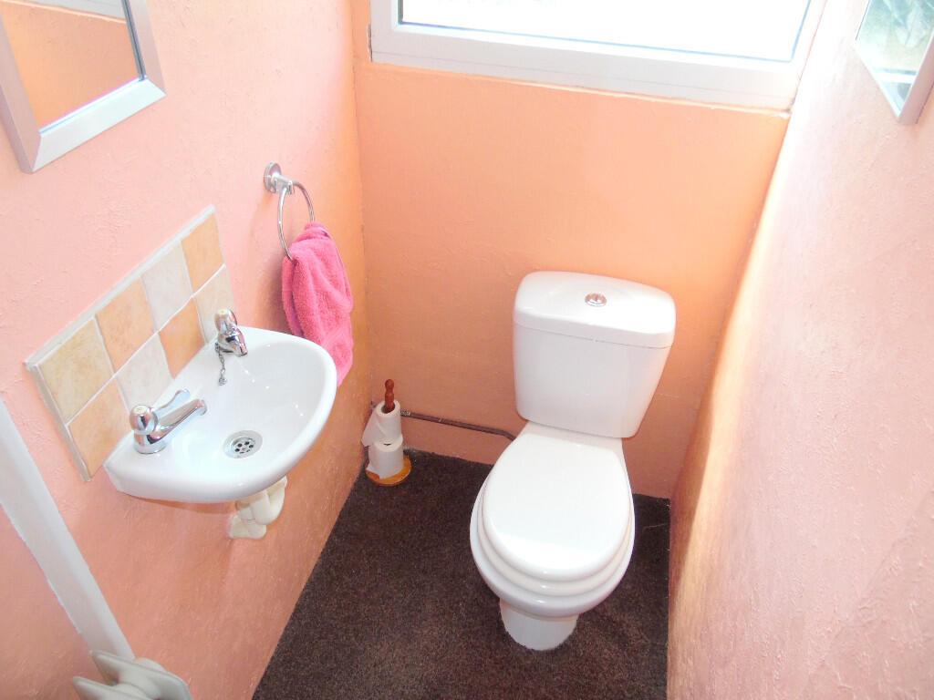 UPSTAIRS CLOAKROOM