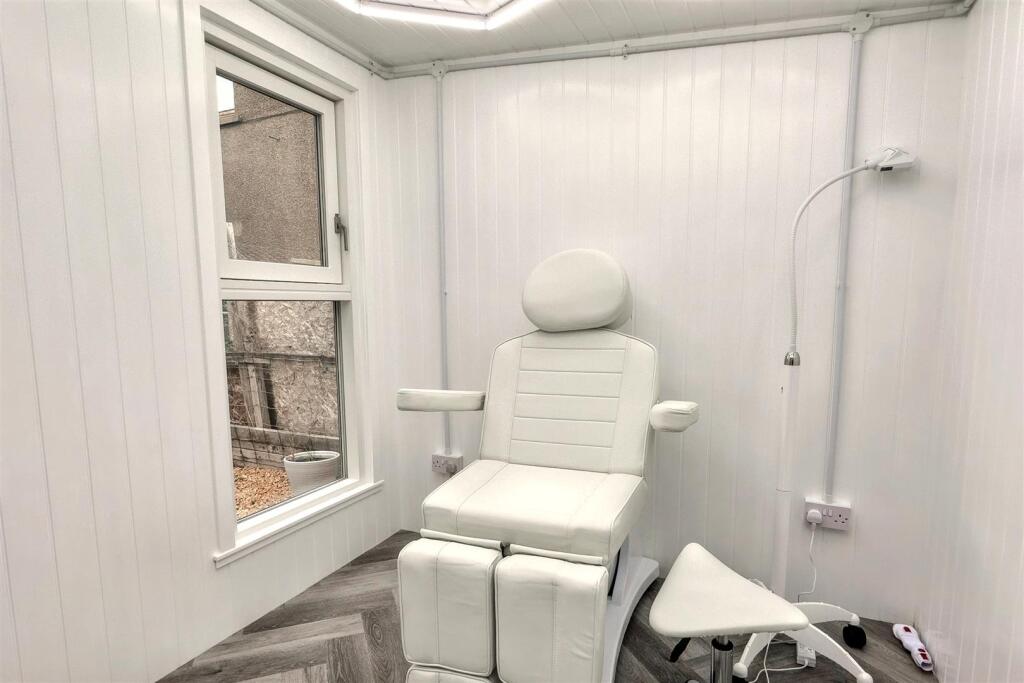 SUMMERHOUSE INTERNAL