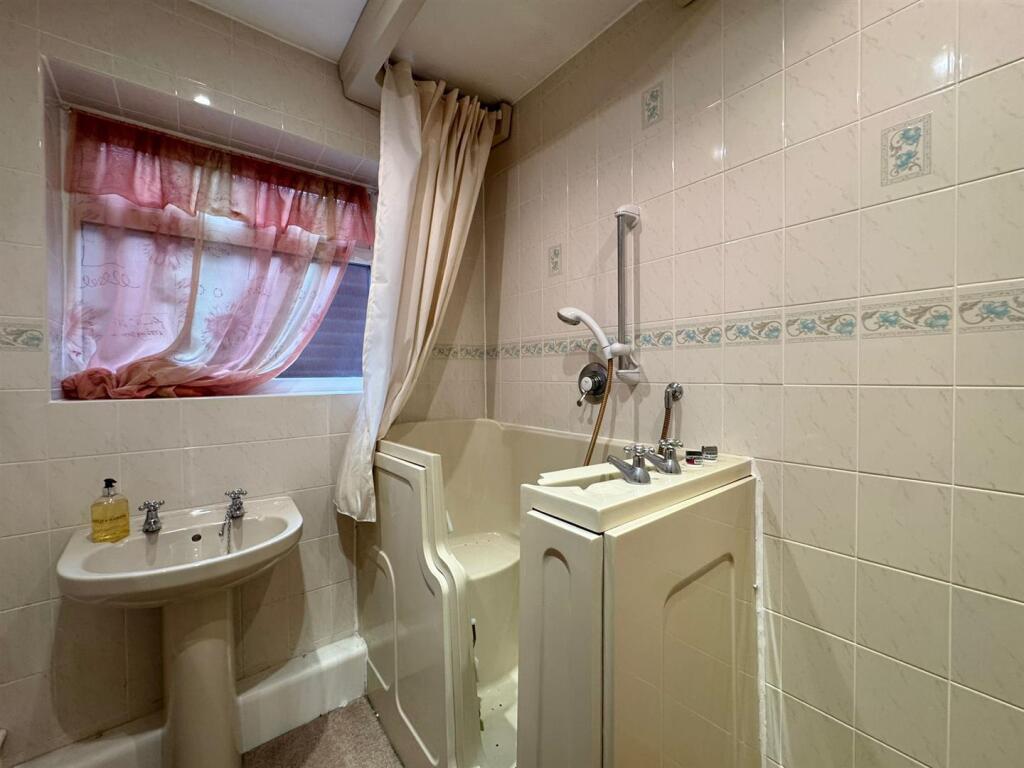 Shower room.jpg
