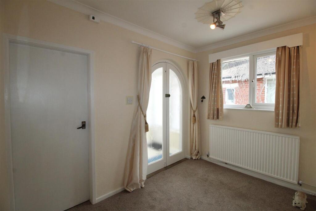 Allenby Road, 35 - hallway.JPG