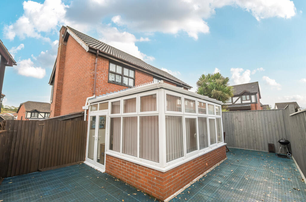 1371520-4-68f76d4...