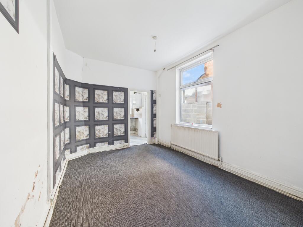 CAM04825G0-PR0181-STILL004