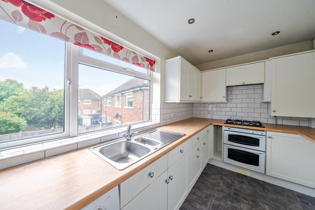 1298128-9-682da66...