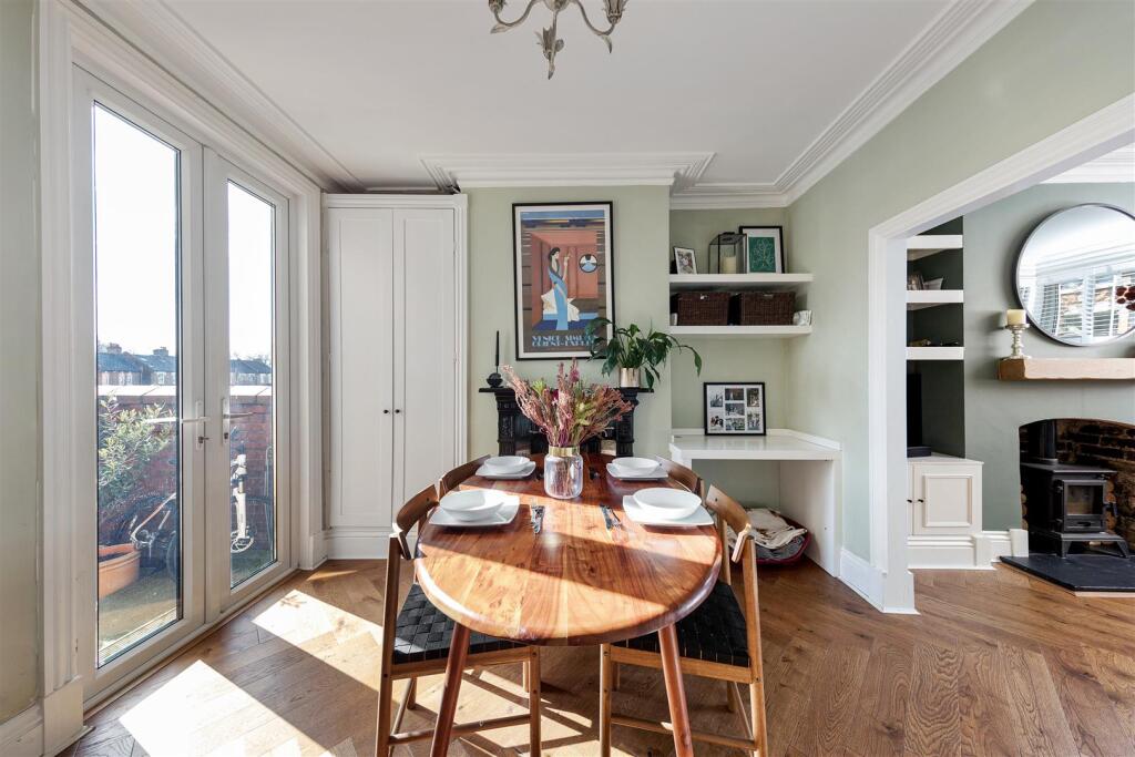 Selwyn Avenue E4
