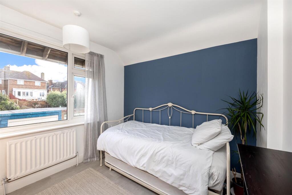 Hangleton Road 131 DAYBED BEDROOM.jpeg