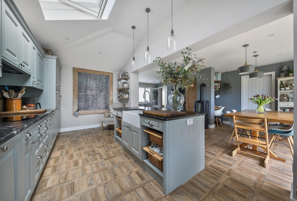 1309063-15-684c2c...