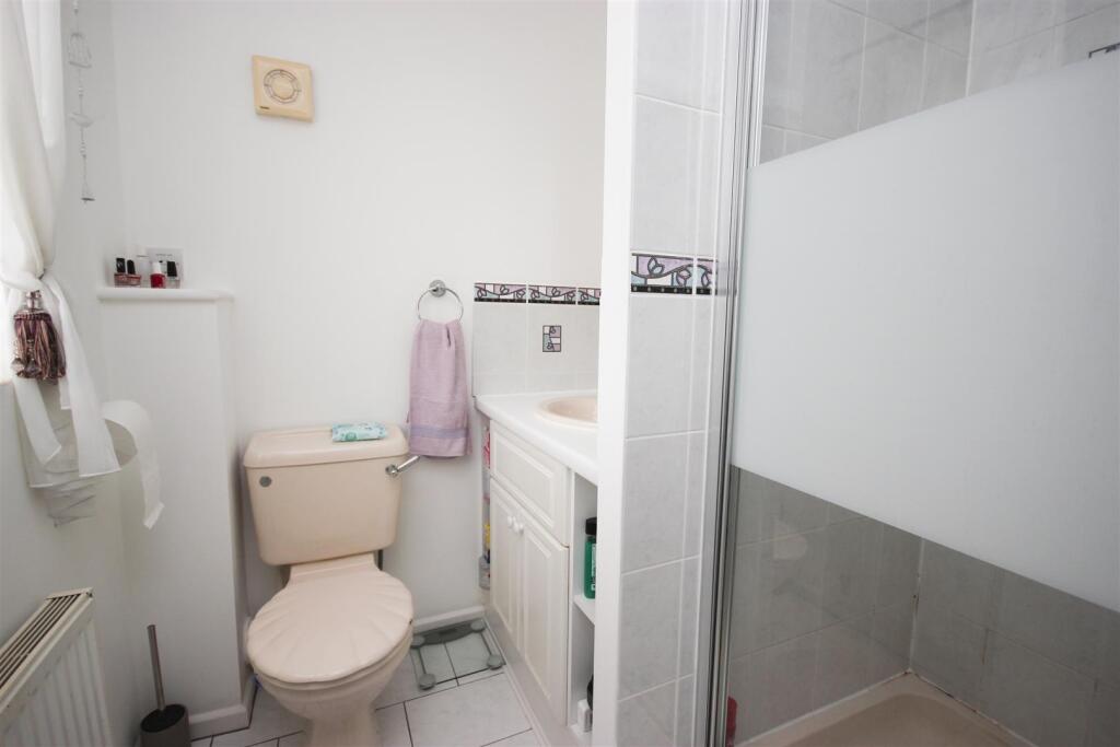ensuite shower.JPG